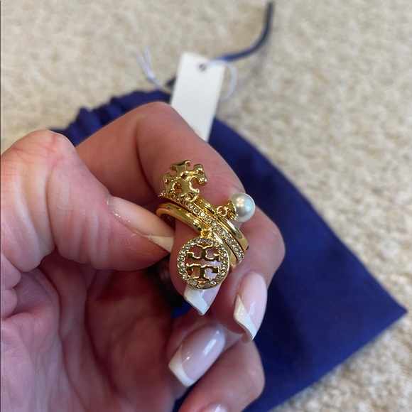NWT Tory Burch Logo Charm Ring Set - Size 6 - Picture 3 of 6